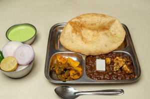 Chole Bhature Half Plate