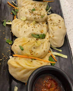 Steamed Chicken Momos [6 Pieces]