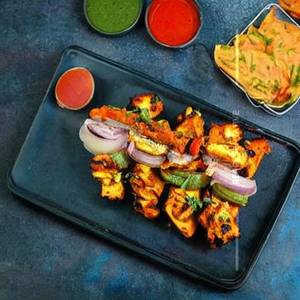 Tandoori chicken tikka sandwich
