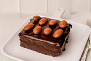 Macadamia Almond Brownie