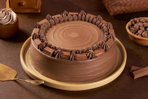 KitKat Crunch Cream Cake
