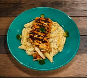 Creamy Alfredo with Grilled Chicken Pasta