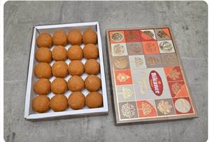 Plain Besan Ladoo