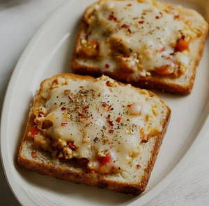 Bombay Special Garlic Cheese Bread