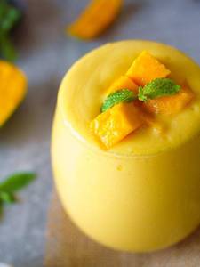 Mango lassi