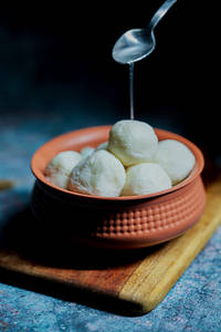 Rasagolla / Rasgulla (matka / Clay Pot Packing)