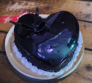 Dark chocolate heart shape cake 500gm