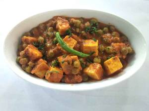 Khumb Mutter Paneer 