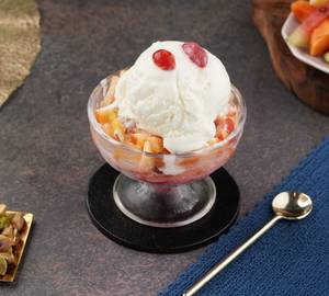Fruit Salad With Vanilla Ice Cream [1 Scoop]