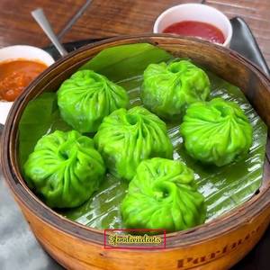 Chicken Hariyali Momos Steamed