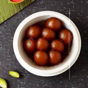 Lamba gulab jamun