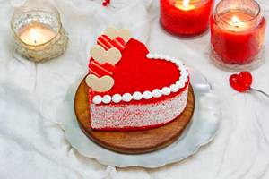 Red Velvet Heart Shape Cake (500 Grams)