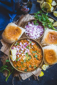MUMBAI BUTTER PAV BHAJI ( 3 PAV )