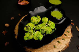 Hariyali Tandoori Chicken.
