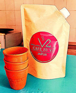 Dal Chini Ki Baahon Me ( 2 Tea In Disposable 45 Min Hot Flask )