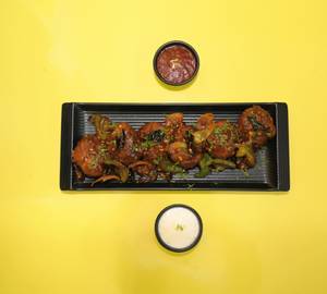 Veg chilli garlic momos
