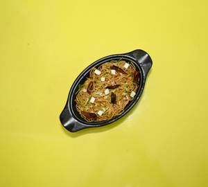 Paneer schezwan noodles