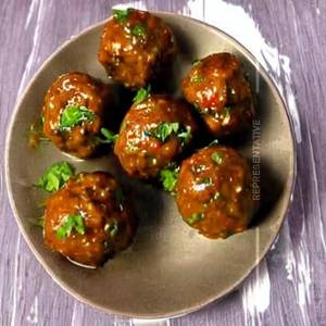 Manchurian Balls In Garlic Coriander Sauce