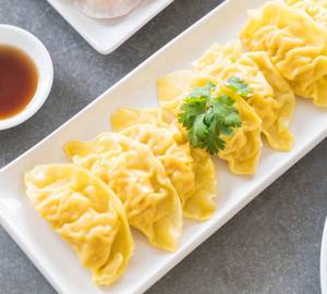 Veg Paneer Momos Steamed