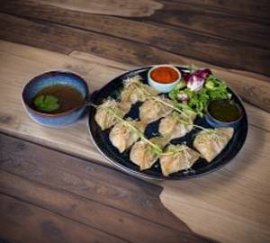 Himalayan Veg Momos (Full 6 Pc)