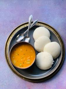 Plain idli