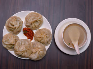 Chicken Momos (steamed)(served With Soup And A Chutney)(6 Pcs)