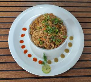 Veg fried rice                                                                                          