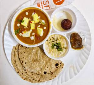 Paneer Makhan Masala With Chapati, Boondi Raita & Dessert