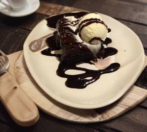 Browine with Hot Chocolate and Ice Cream