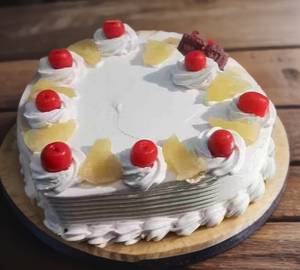 Pineapple heart shape cake