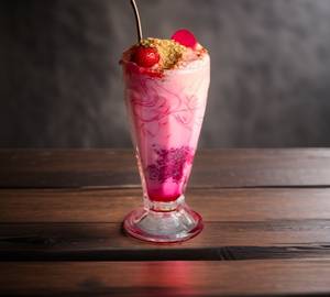 Strawberry jelly falooda