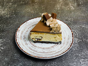 Kit Kat Cheese Cake SLICE