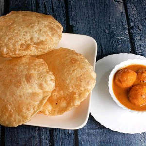 Luchi (3pcs) Aloo Dum