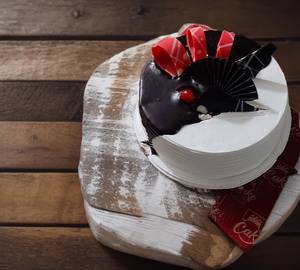 Chocolate vanilla cake