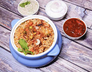 Veg Biryani With Chilli Gobi [250 ml, Mini]