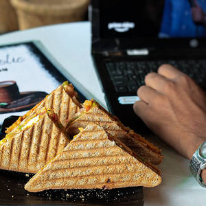 Tandoori Grilled Sandwich [4 Pieces]