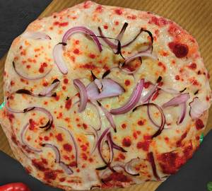 Cheese and onion pizza