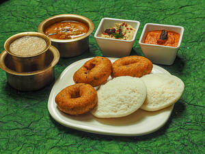 2 Idli + 3 Medu Vadai + Filter Coffee