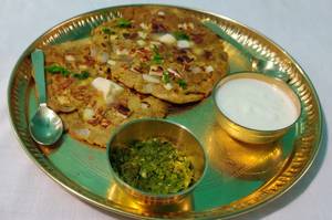 Thalipeeth Thali