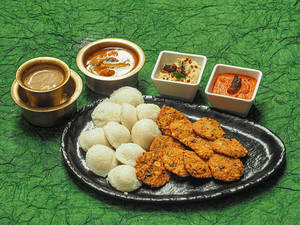 10pc Mini Steam Idli + 6pc Mini Parapuvada + Filter Coffee