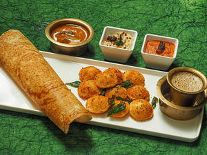1 Sada Dosai + 10pc Of Podi Mini Idli + Filter Coffee