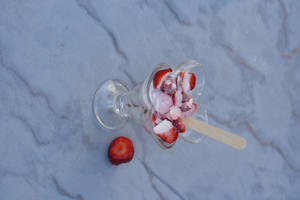 FRESH STRAWBERRY WITH CREAM