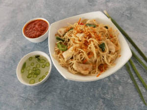 Burnt Garlic Egg Noodles