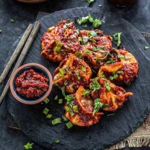 Schezwan Tossed Chicken Momo