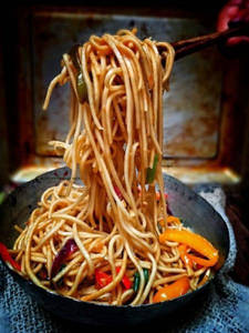 Chilli Garlic Chicken Noodles