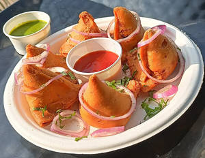 Punjabi Samosa 6 Pcs ( Small)