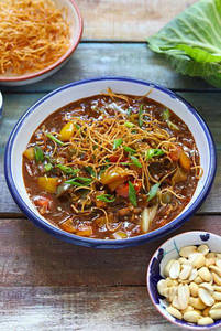 Schezwan Chicken Chop Suey (crispy Noodles)