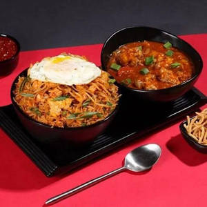Chicken Triple Schezwan Rice With Schezwan Sauce