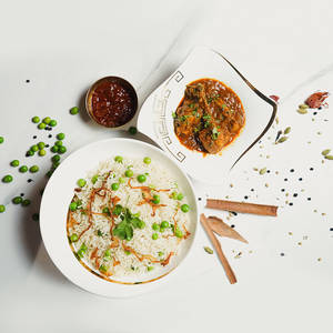 Pulao With Chicken Gravy