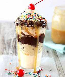 Fudgy Chocochip Blast Sundae
